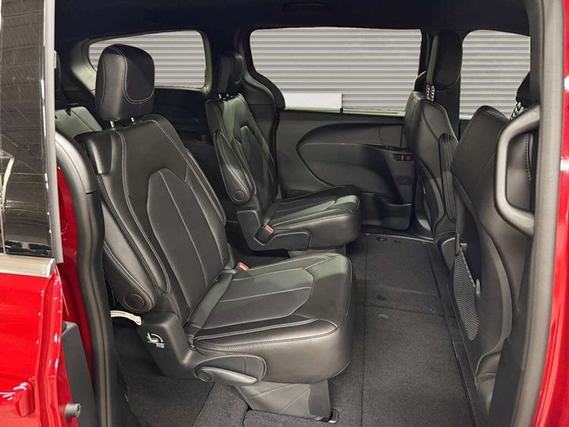 2027 Chrysler Grand Caravan SXT 2WD
