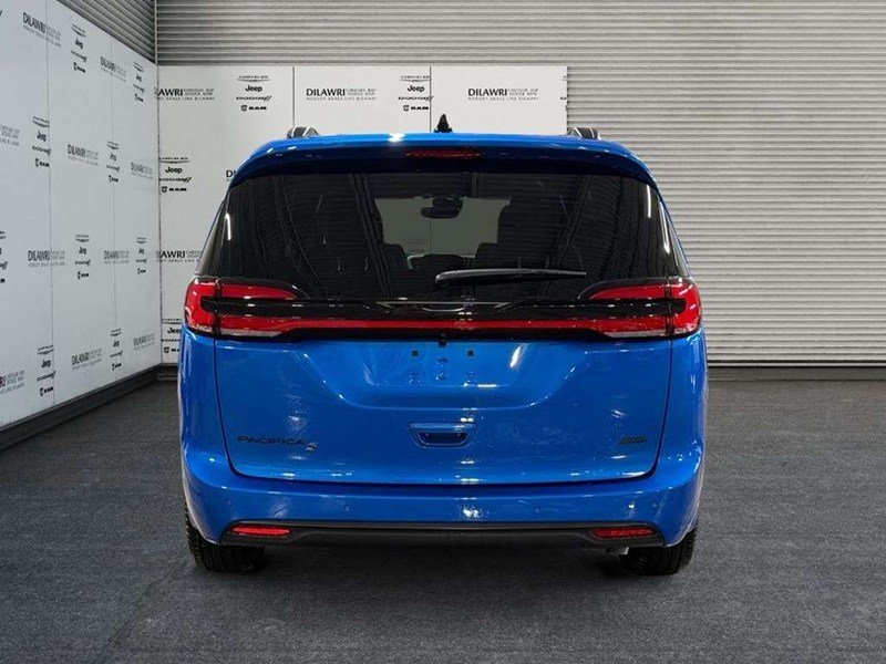 2027 Chrysler Pacifica Select AWD