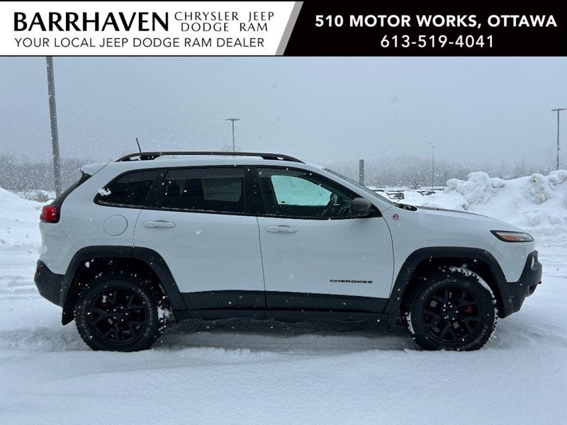 2017 Jeep Cherokee 4X4 Trailhawk | Ultra Low KM’s