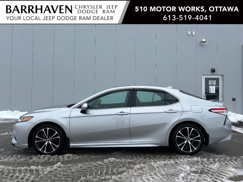 2018 Toyota Camry SE Upgrade | Sunroof | Ultra Low KM's