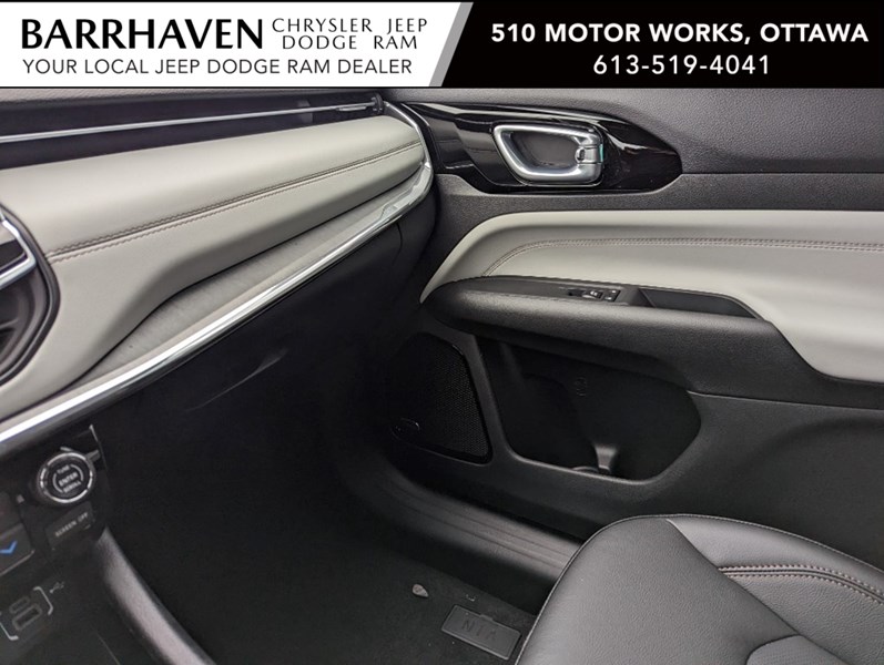2023 Jeep Compass Limited 4x4 | Leather, Pano Roof, Premium Sound