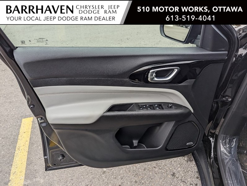 2023 Jeep Compass Limited 4x4 | Leather, Pano Roof, Premium Sound