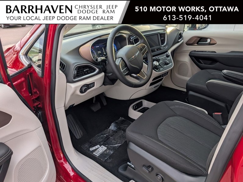 2024 Chrysler Grand Caravan SXT 2WD