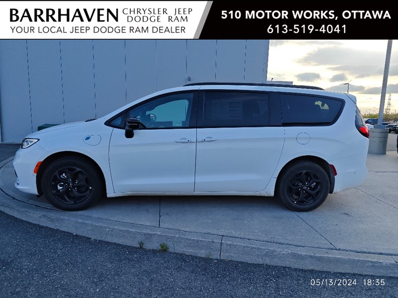 2024 Chrysler Pacifica Hybrid Premium S Appearance