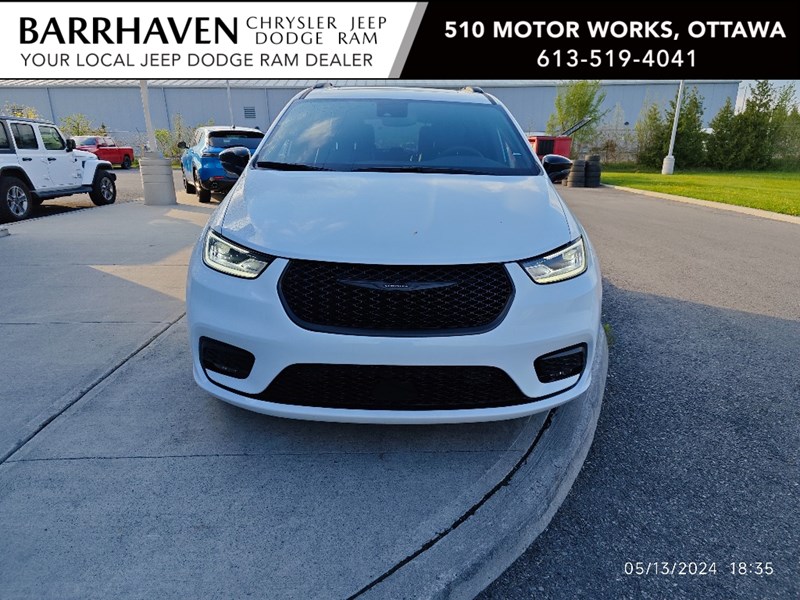 2024 Chrysler Pacifica Hybrid Premium S Appearance