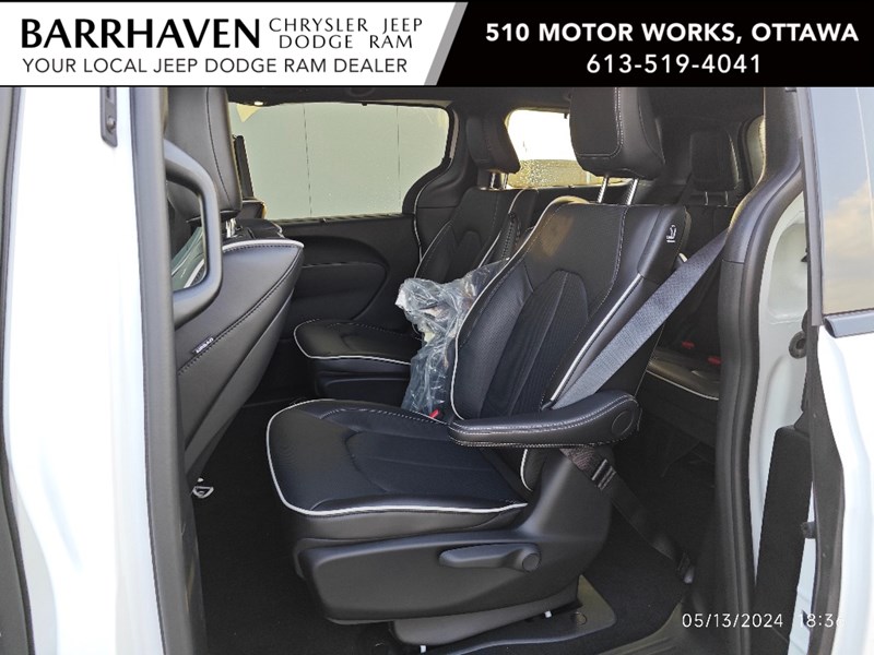 2024 Chrysler Pacifica Hybrid Premium S Appearance