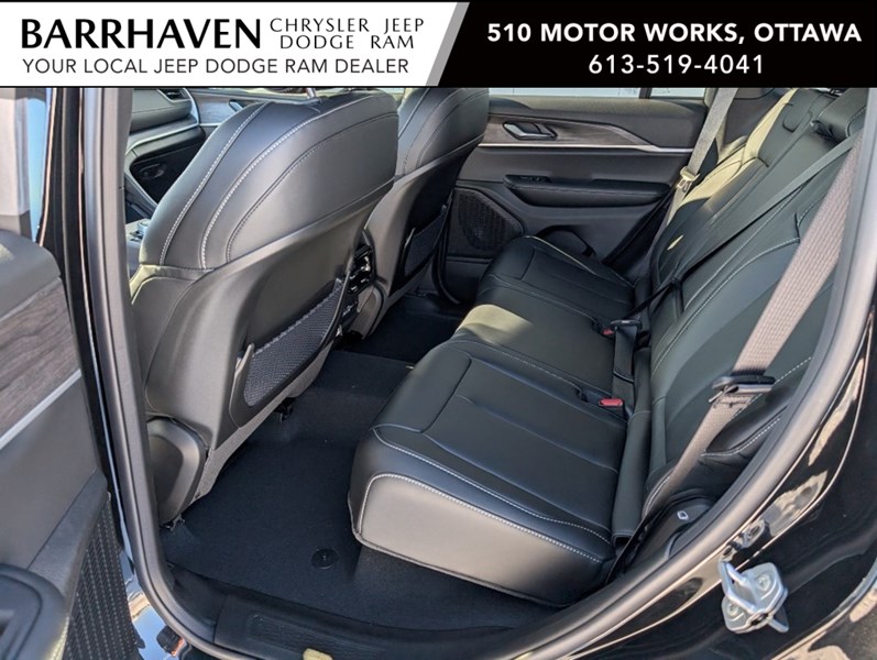 2025 Jeep Grand Cherokee Limited 4x4 | Pano Roof, Tow Package