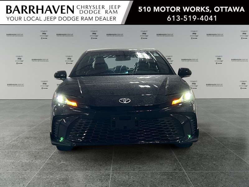 2025 Toyota Camry SE Hybrid | Like NEW