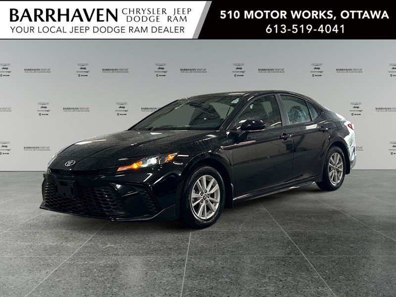 2025 Toyota Camry SE Hybrid | Like NEW