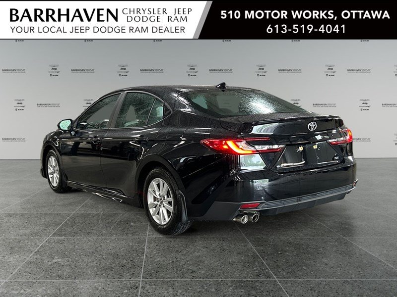 2025 Toyota Camry SE Hybrid | Like NEW