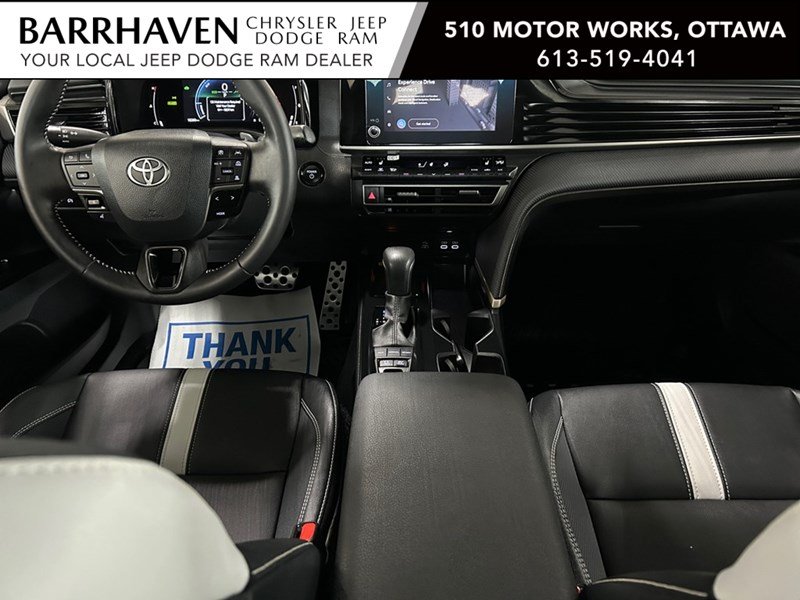 2025 Toyota Camry SE Hybrid | Like NEW
