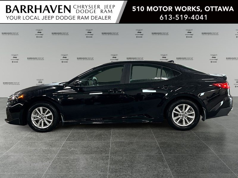 2025 Toyota Camry SE Hybrid | Like NEW