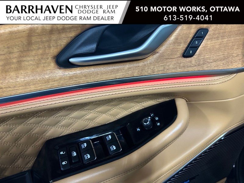 2023 Jeep Grand Cherokee 4xe Summit Reserve 4x4 | Hybrid, Leather, Pano Roof