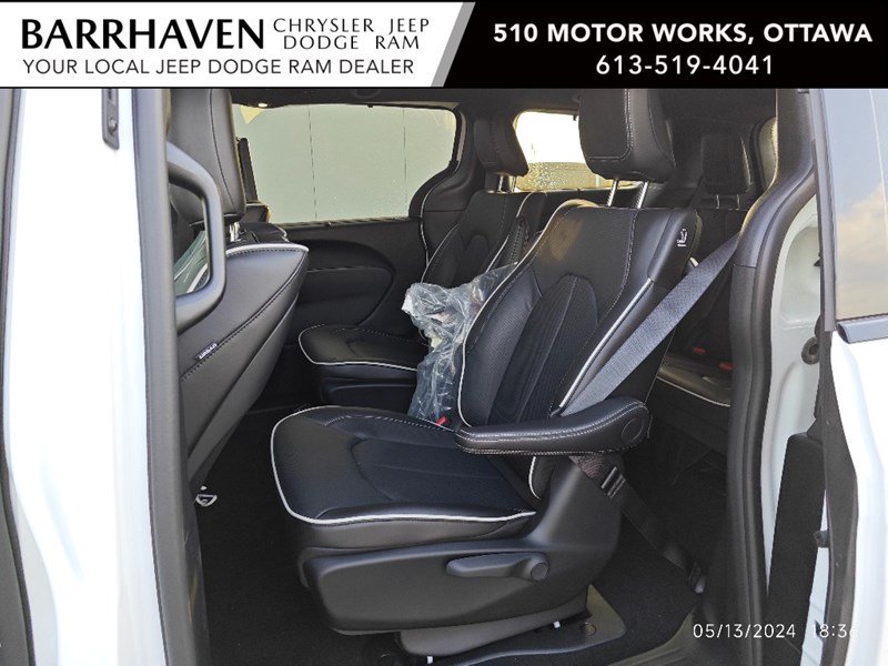 2024 Chrysler Pacifica Hybrid Premium S Appearance