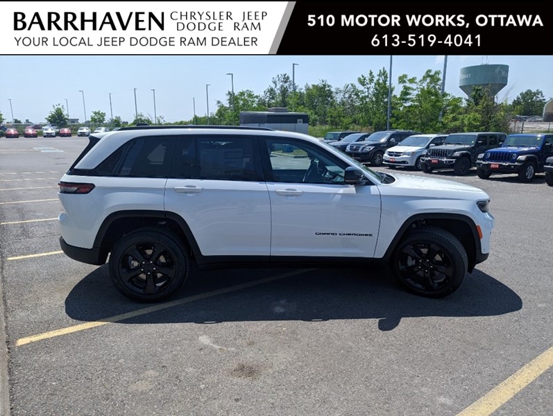 2023 Jeep Grand Cherokee Limited 4x4 | Leather, Blackout, Tow Pkg