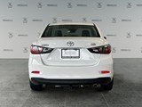 2017 Toyota Yaris Base (M6) image 4