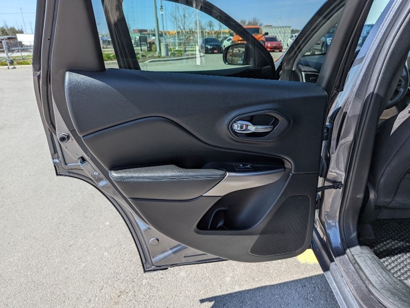2019 Jeep Cherokee North | 3.2L V6, Heated Seats/Wheel