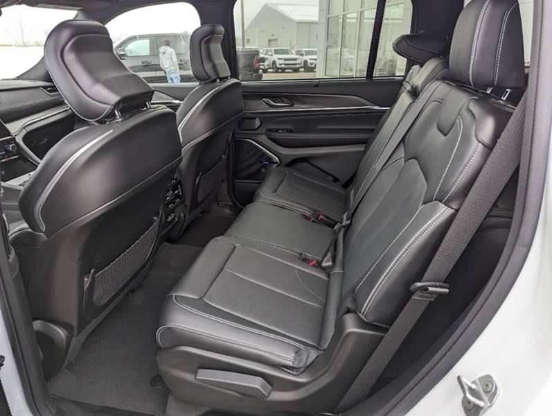2022 Jeep Grand Cherokee L Overland 4x4 | Leather, Nav, 7 Passenger