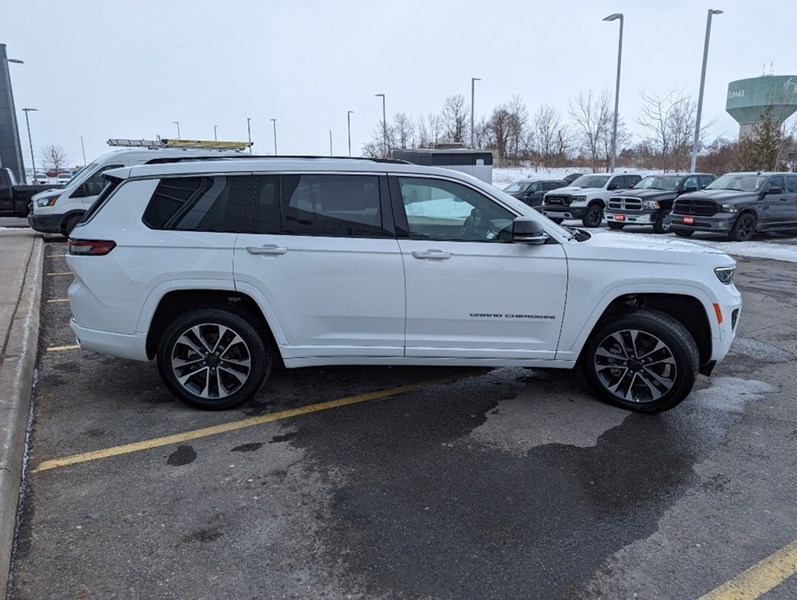 2022 Jeep Grand Cherokee L Overland 4x4 | Leather, Nav, 7 Passenger