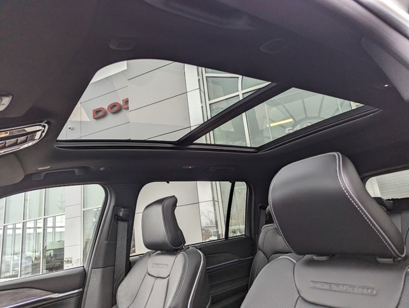 2022 Jeep Grand Cherokee L Overland 4x4 | Leather, Nav, 7 Passenger