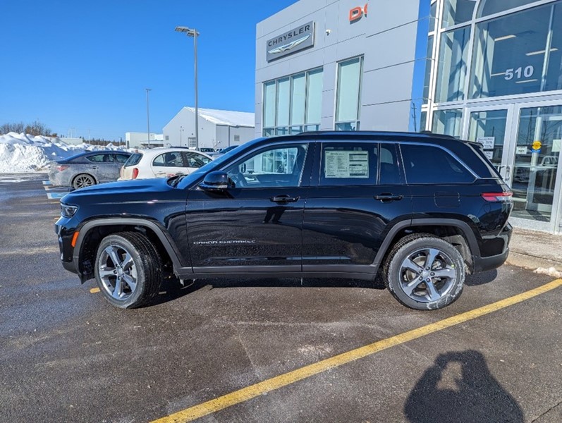 2023 Jeep Grand Cherokee Limited 4x4 | Leather, Pano Roof, Luxury Tech