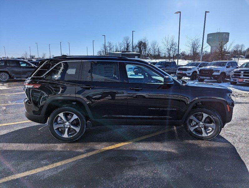2023 Jeep Grand Cherokee Limited 4x4 | Leather, Pano Roof, Luxury Tech