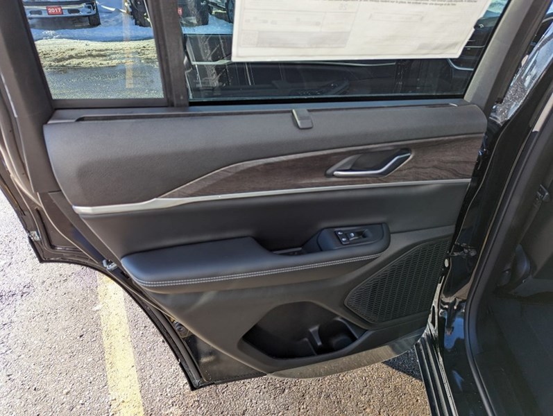 2023 Jeep Grand Cherokee Limited 4x4 | Leather, Pano Roof, Luxury Tech