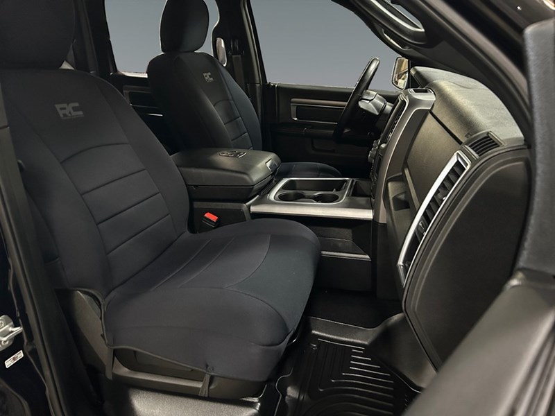 2022 RAM 1500 Classic Warlock 4x4 Crew V8 | Low KM’s