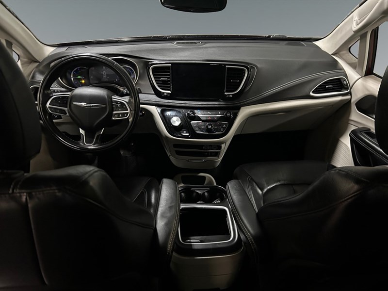 2022 Chrysler Pacifica Hybrid Touring L | Local Trade IN