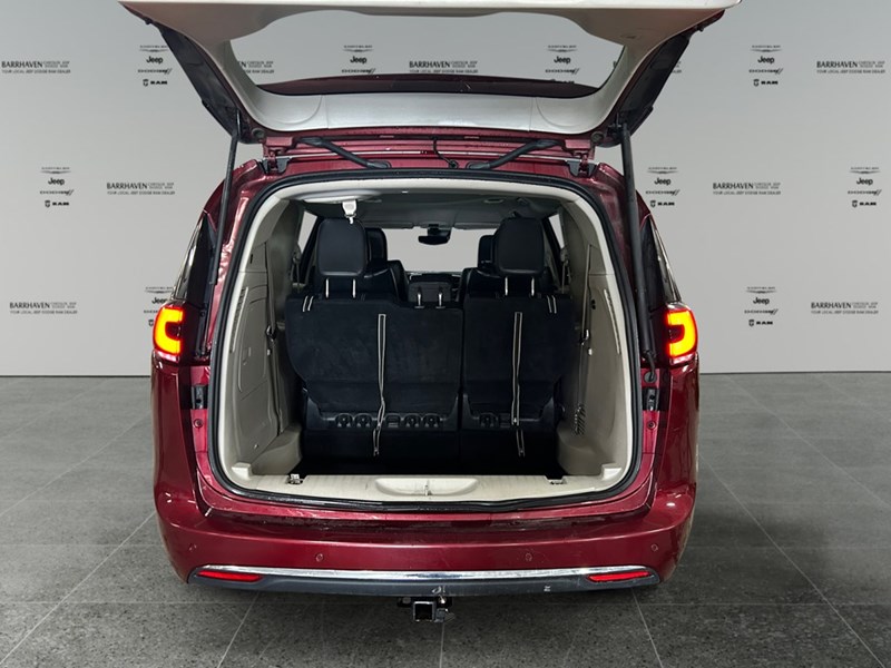 2022 Chrysler Pacifica Hybrid Touring L | Local Trade IN