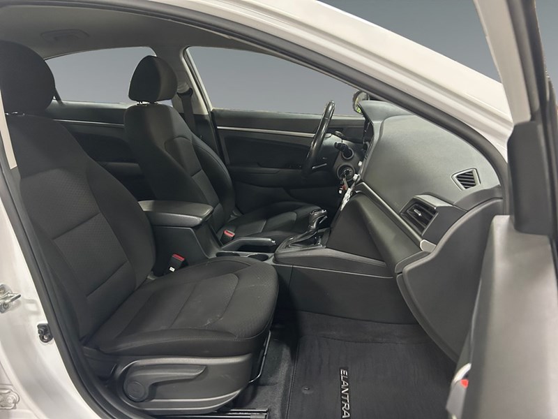 2020 Hyundai Elantra Preferred IVT | Low KM's