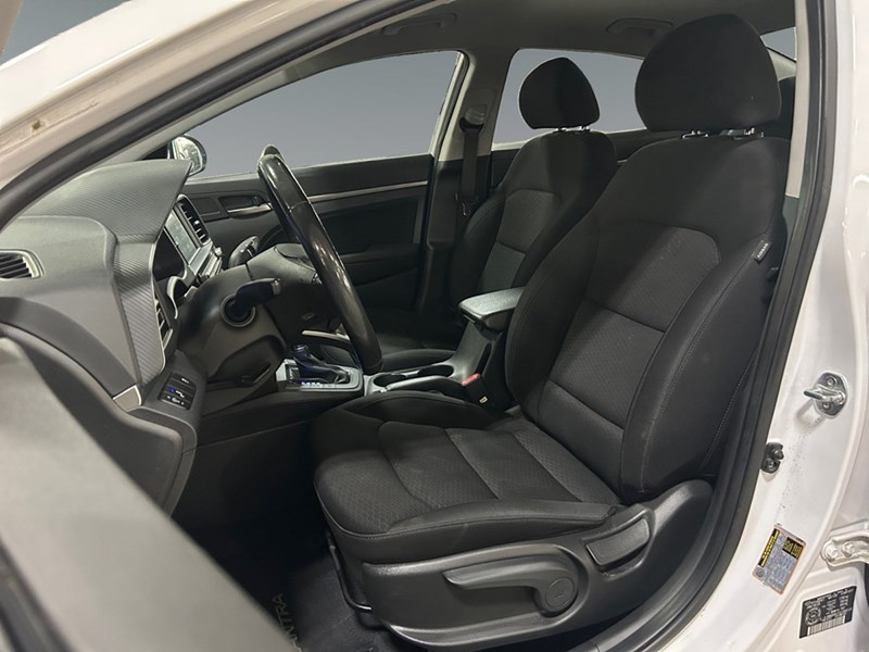 2020 Hyundai Elantra Preferred IVT | Low KM's