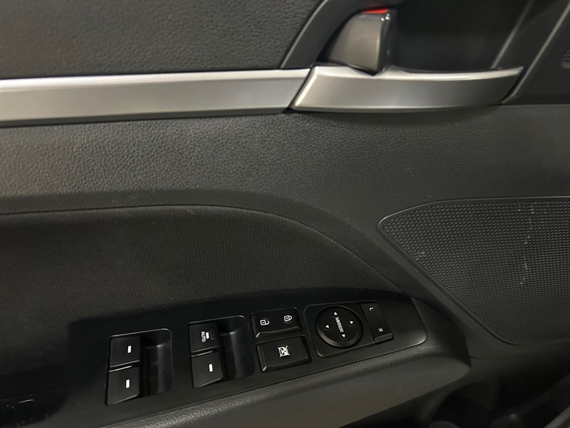 2020 Hyundai Elantra Preferred IVT | Low KM's