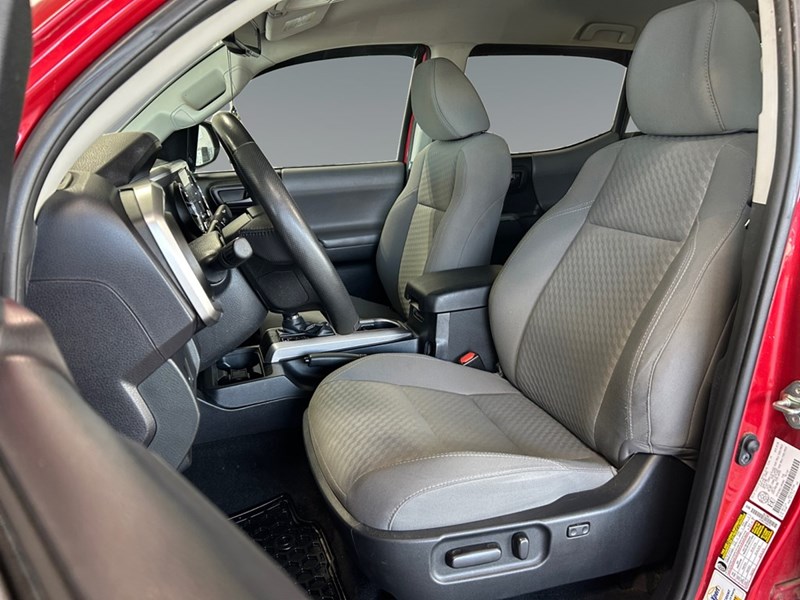2020 Toyota Tacoma 4x4 Double Cab | Low KM's