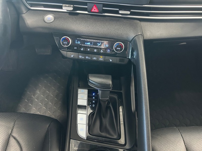 2021 Hyundai Elantra Ultimate IVT | Low KM's