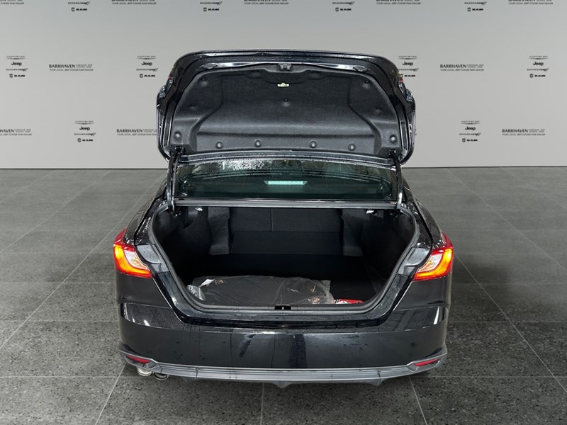 2025 Toyota Camry SE Hybrid | Like NEW