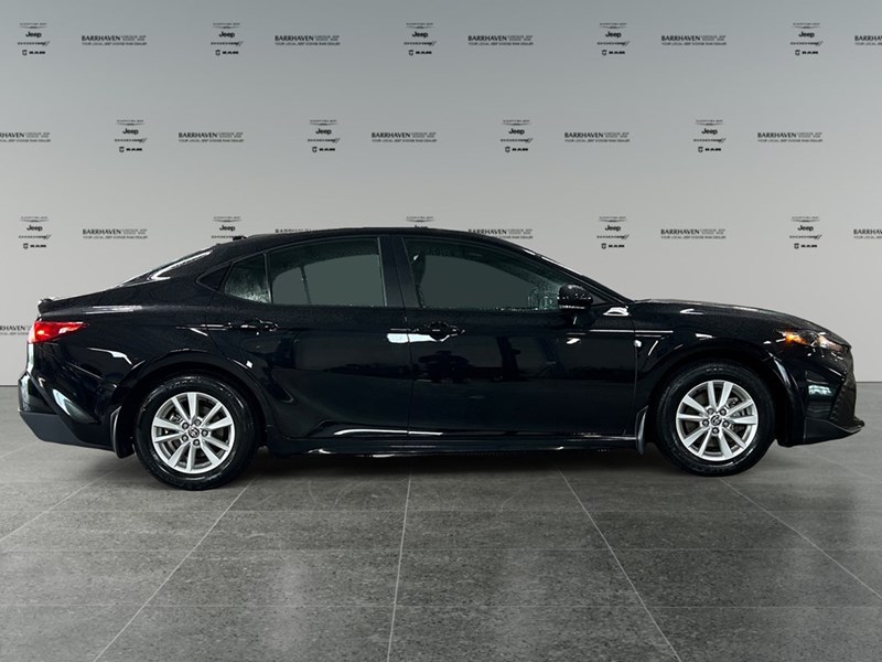 2025 Toyota Camry SE Hybrid | Like NEW