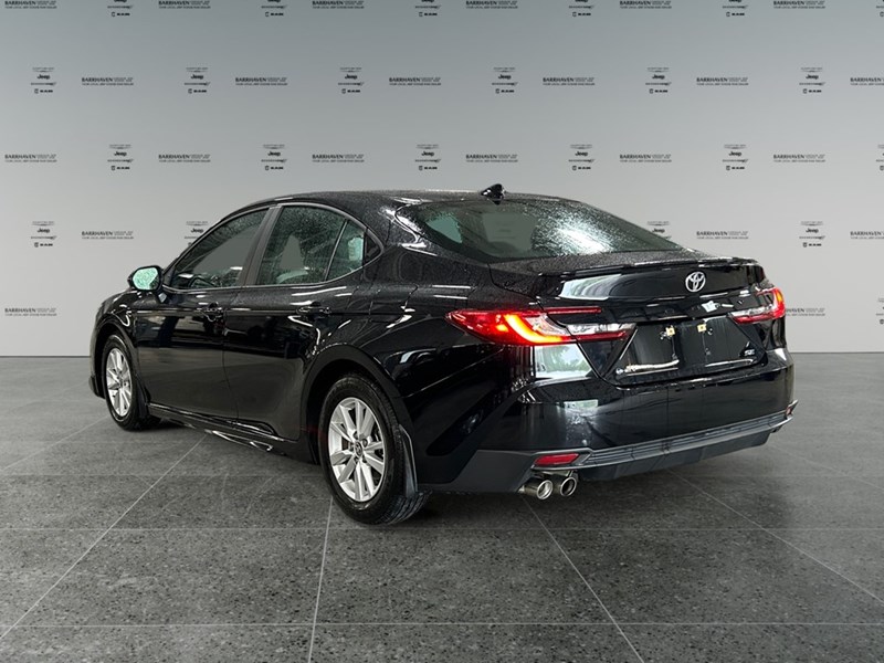 2025 Toyota Camry SE Hybrid | Like NEW