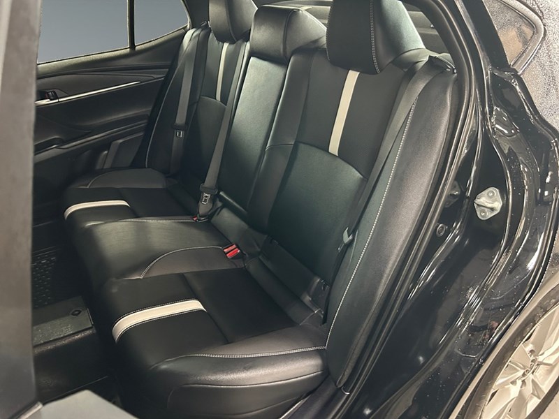 2025 Toyota Camry SE Hybrid | Like NEW