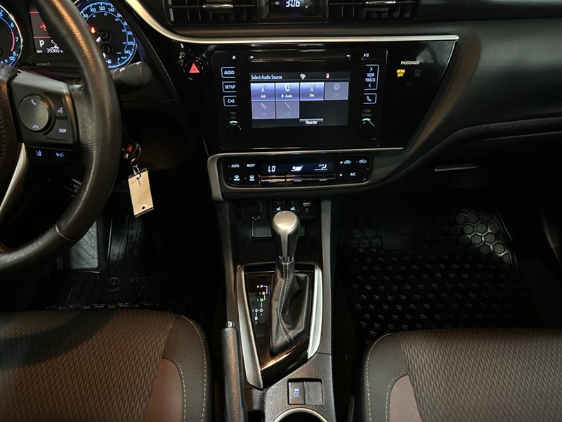 2017 Toyota Corolla LE Upgrade | Sunroof | Alloy Wheels | Ultra Low KM