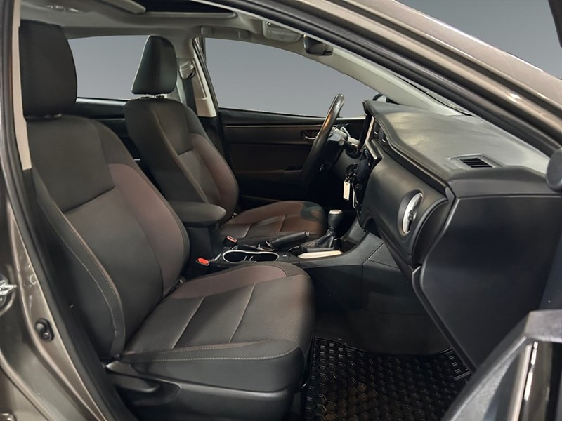 2017 Toyota Corolla LE Upgrade | Sunroof | Alloy Wheels | Ultra Low KM