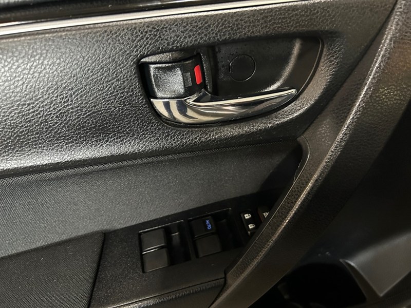 2017 Toyota Corolla LE Upgrade | Sunroof | Alloy Wheels | Ultra Low KM