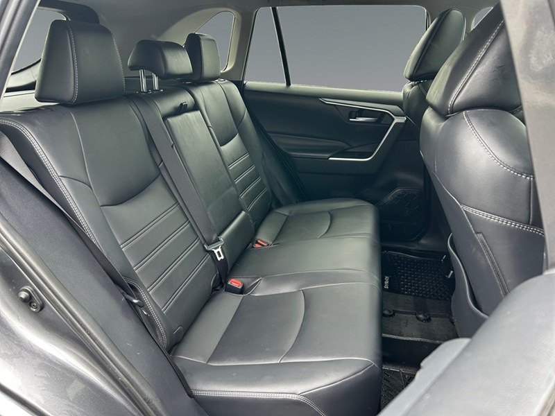 2019 Toyota RAV4 AWD XLE PREMIUM | Low KM's
