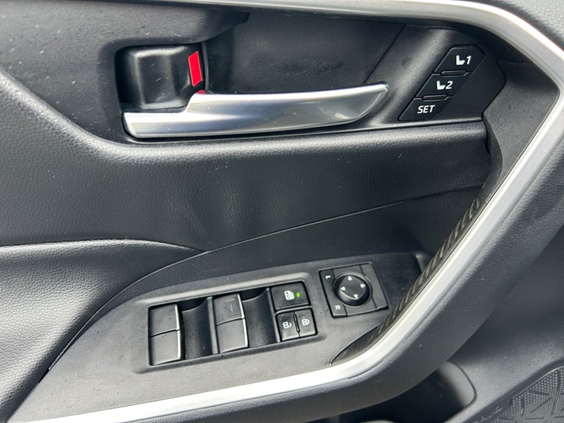 2019 Toyota RAV4 AWD XLE PREMIUM | Low KM's