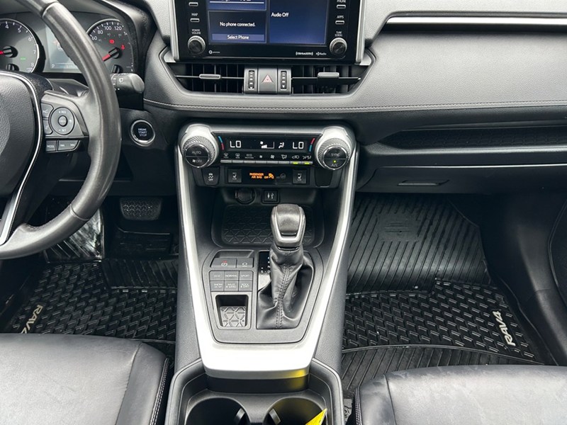 2019 Toyota RAV4 AWD XLE PREMIUM | Low KM's
