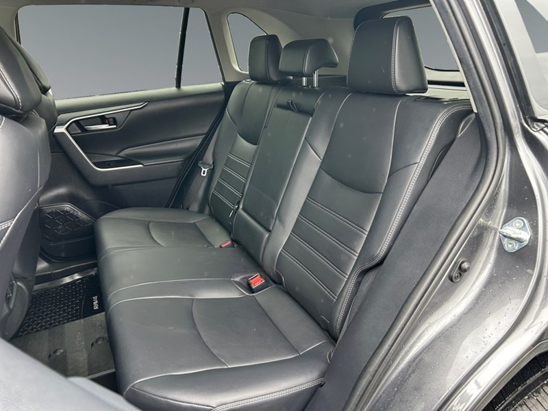 2019 Toyota RAV4 AWD XLE PREMIUM | Low KM's
