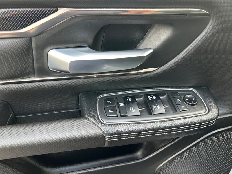 2019 RAM 1500 Sport 4x4 Crew | Ultra LOW KM's