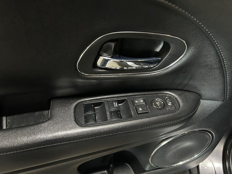 2017 Honda HR-V AWD EX-L w/Navi | Ultra Low KM's