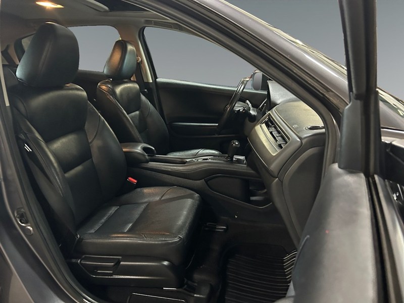 2017 Honda HR-V AWD EX-L w/Navi | Ultra Low KM's