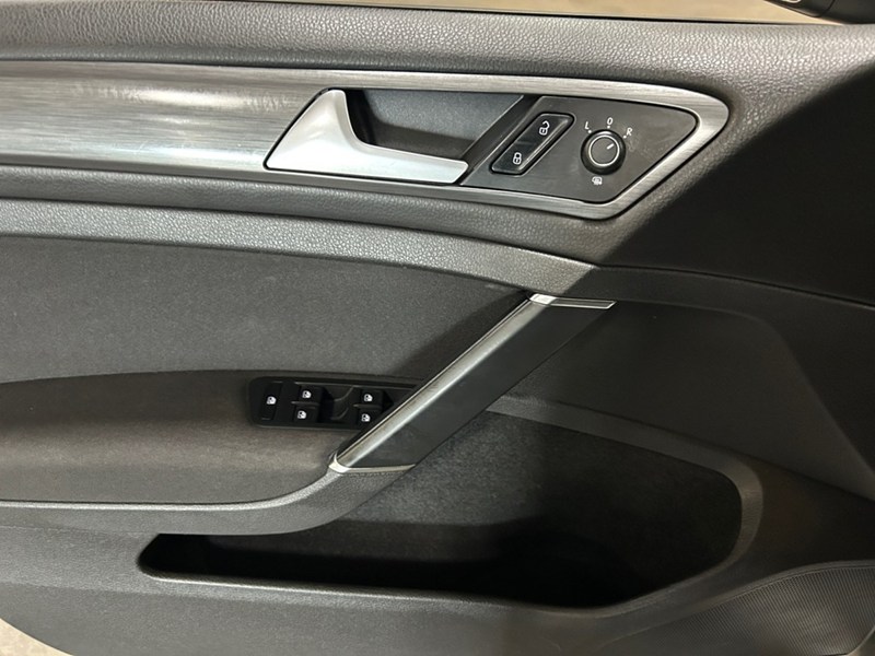 2018 Volkswagen Golf Comfortline | Ultra Low KM's